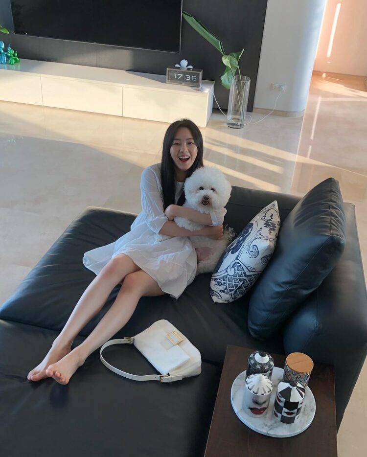 cho yi hyun feet 1