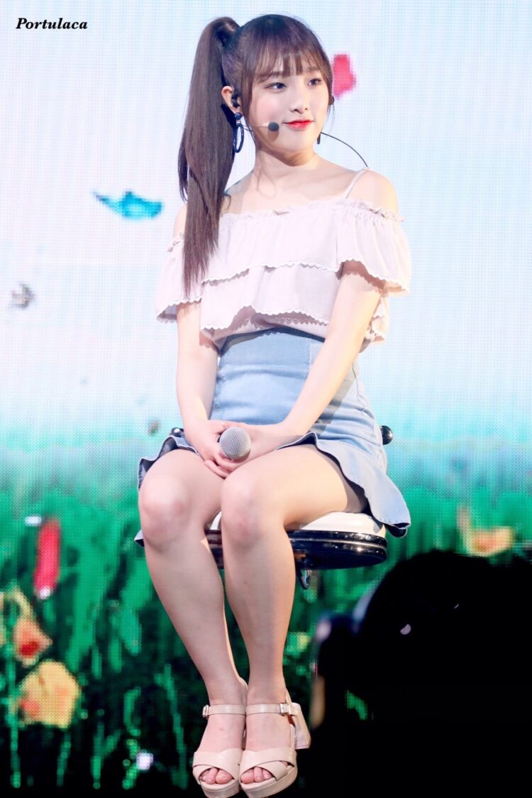 choi yena feet