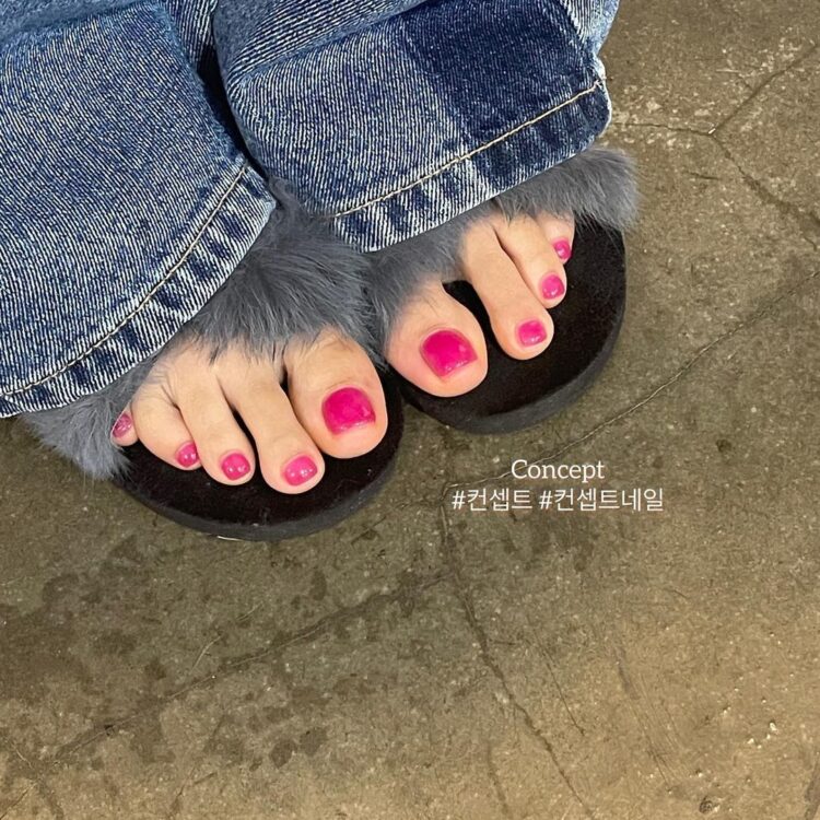 christina aguilar feet 2