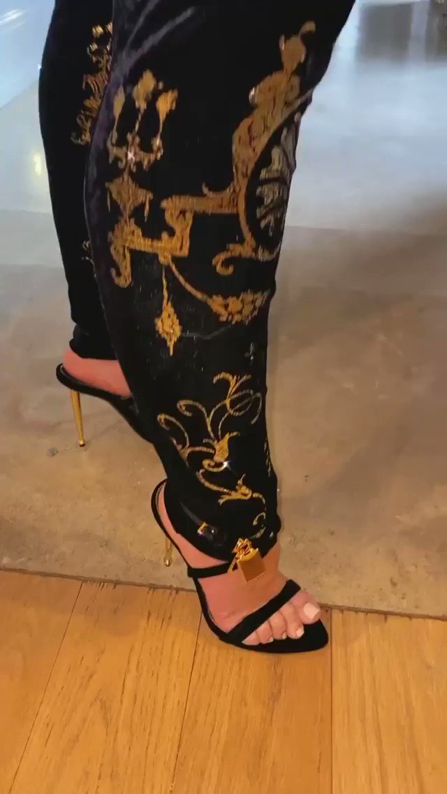 christina aguilera feet 6