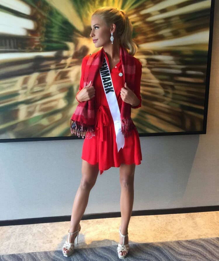 christina mikkelsen feet 2