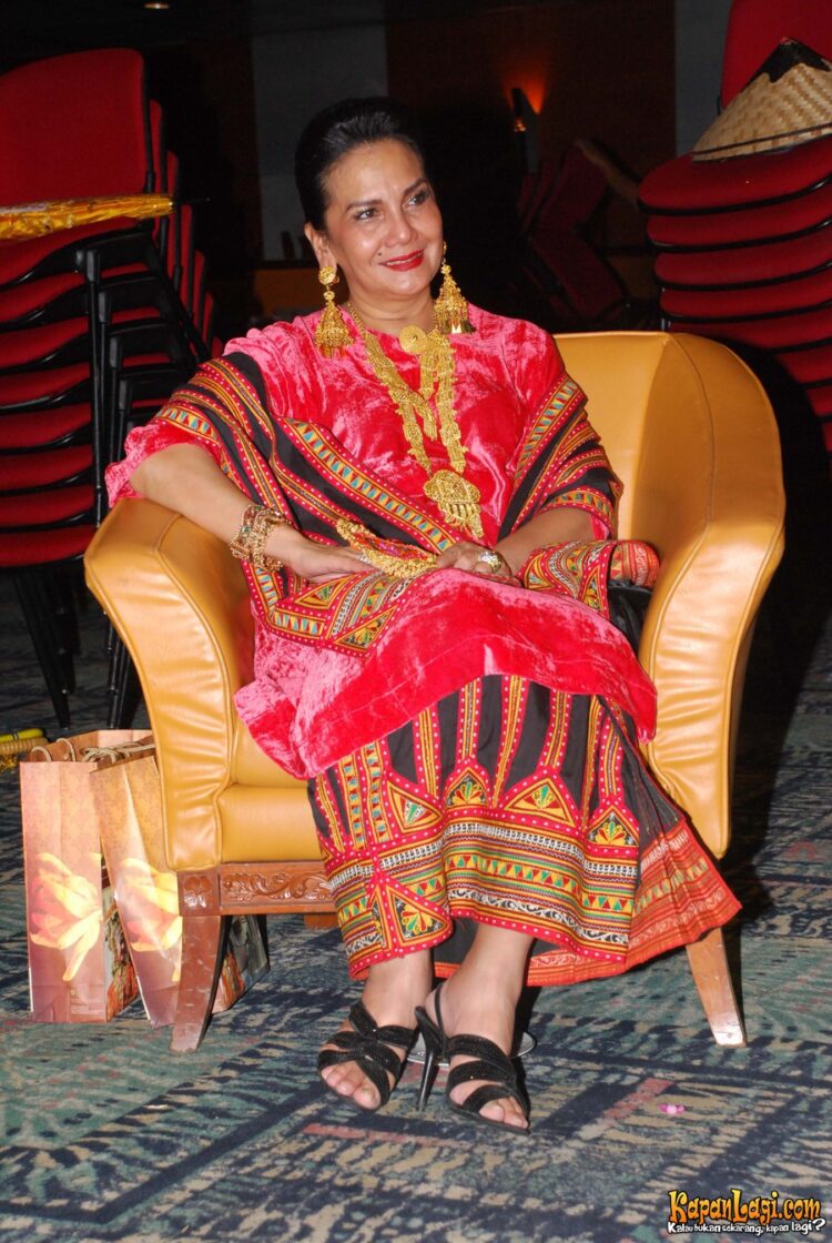 christine hakim feet 4