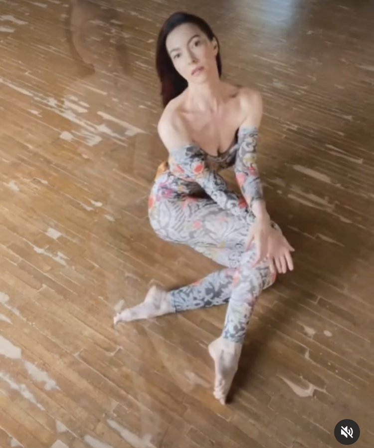 chrysta bell feet 1