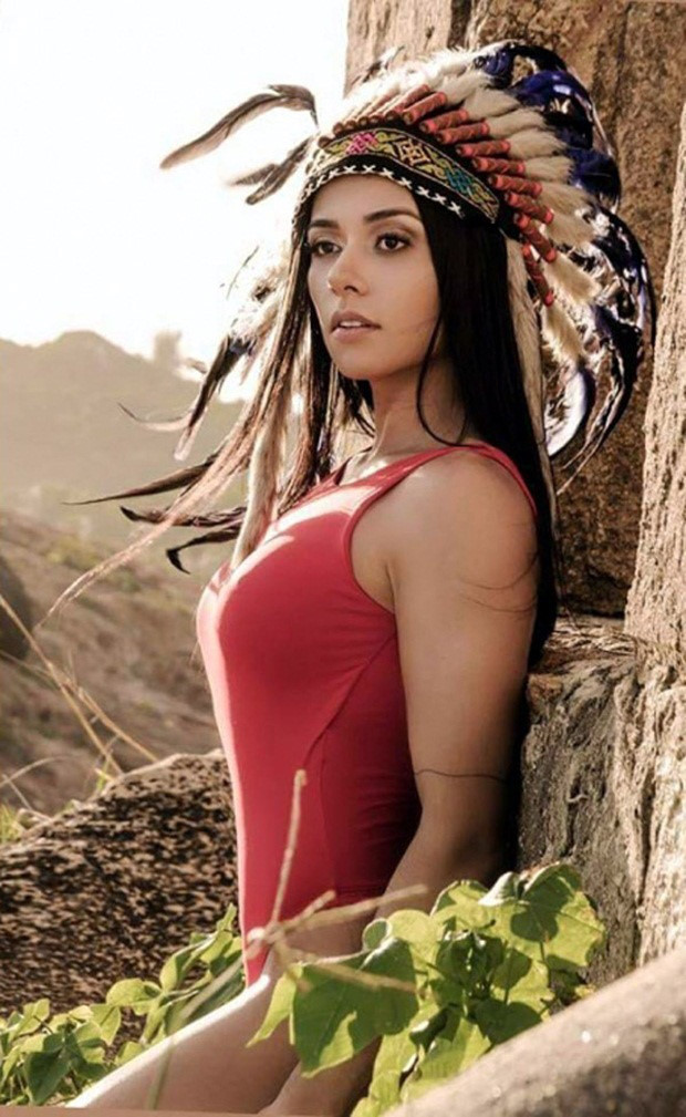 cintia vallentim feet 6