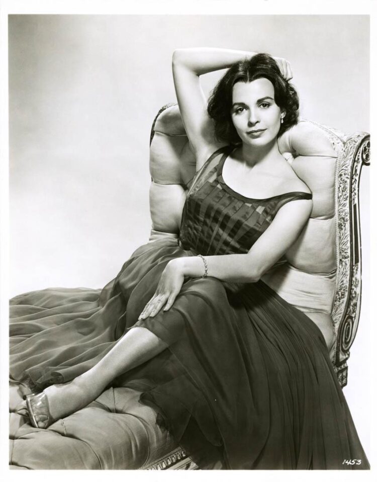 claire bloom feet 1