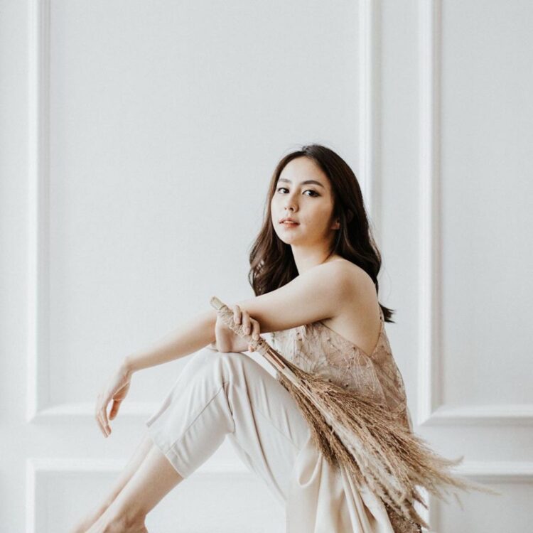 clairine clay christabel feet