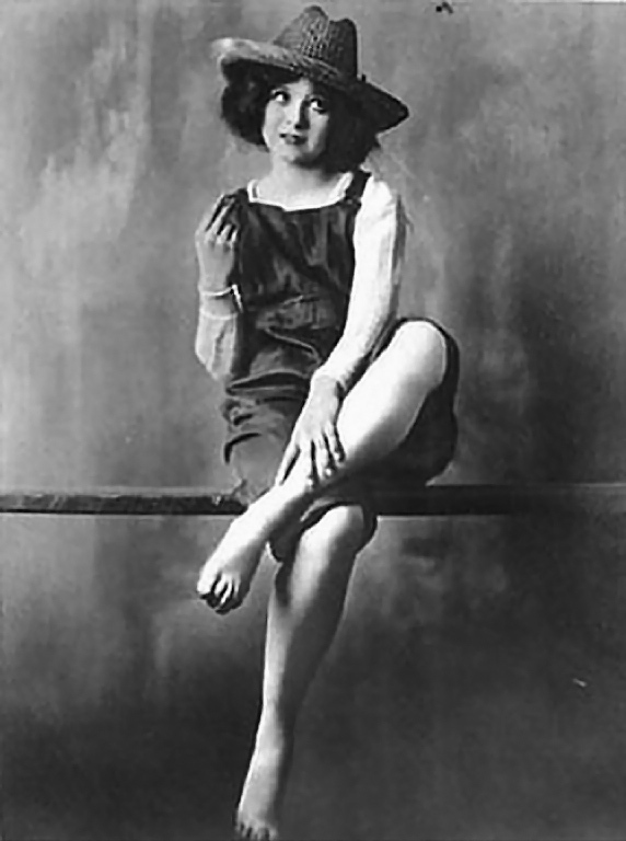 clara bow feet