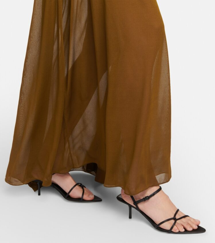 clara cassandra feet 4