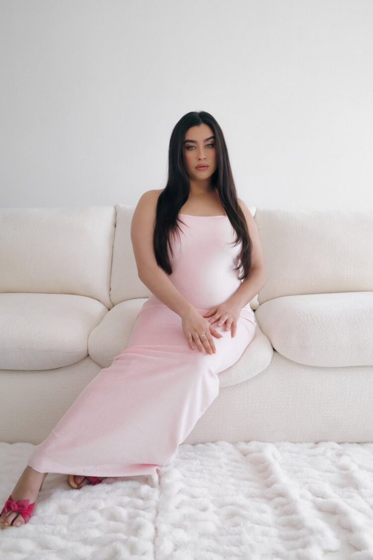 clara jauregui feet