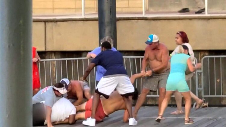 clara jeffery feet 2