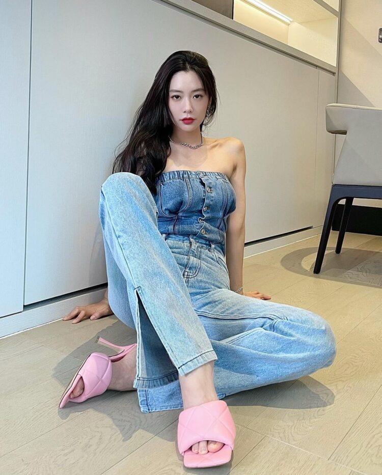 clara lee feet 6