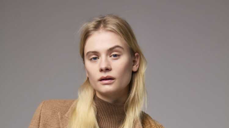 clara rosager feet 3