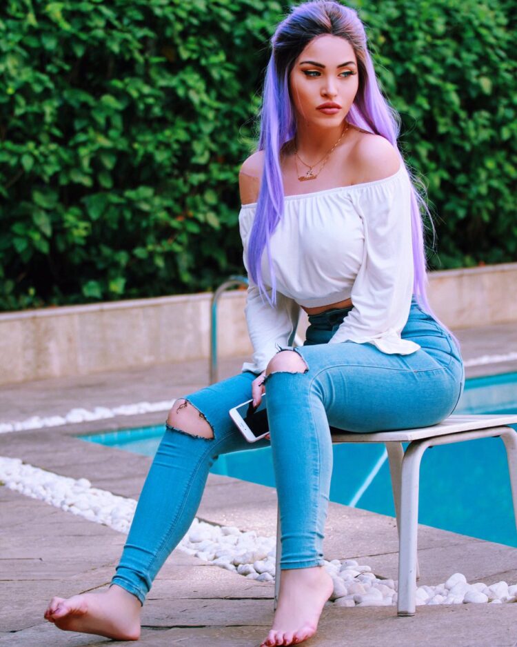 claudia alende feet 2