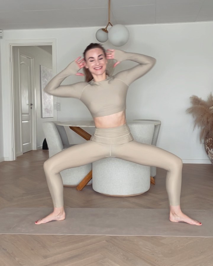 claudia angles feet 1