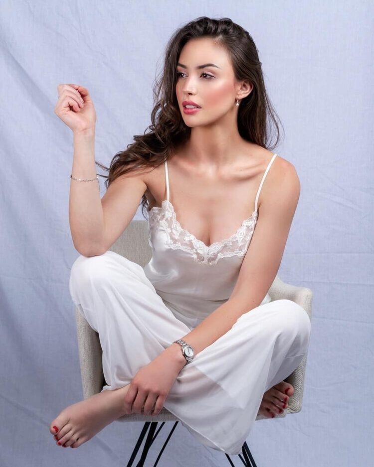 claudia arce lemaitre feet