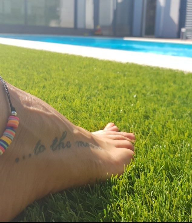 claudia borges feet 5