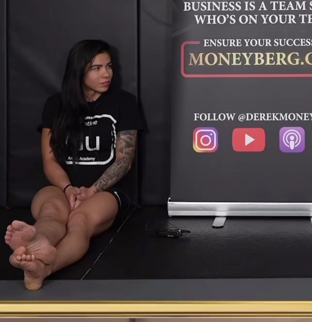 claudia gadelha feet