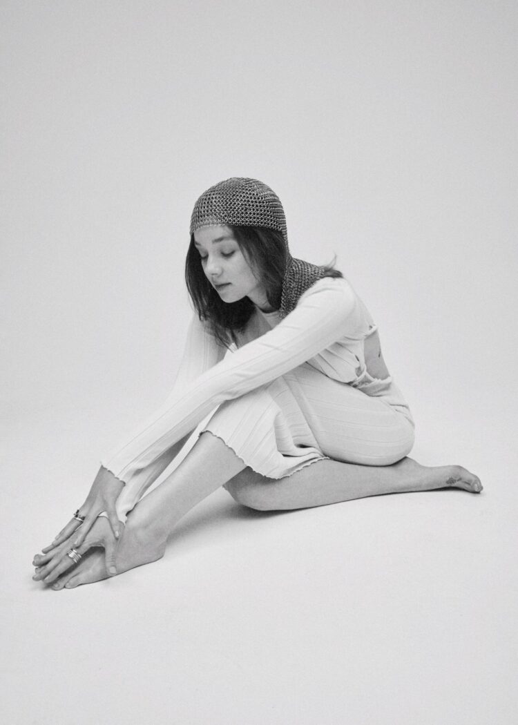 claudia jessie feet scaled