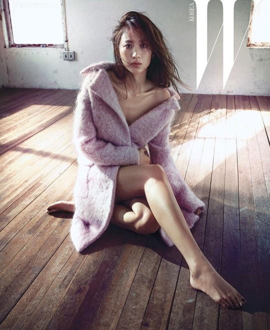 claudia kim feet 5