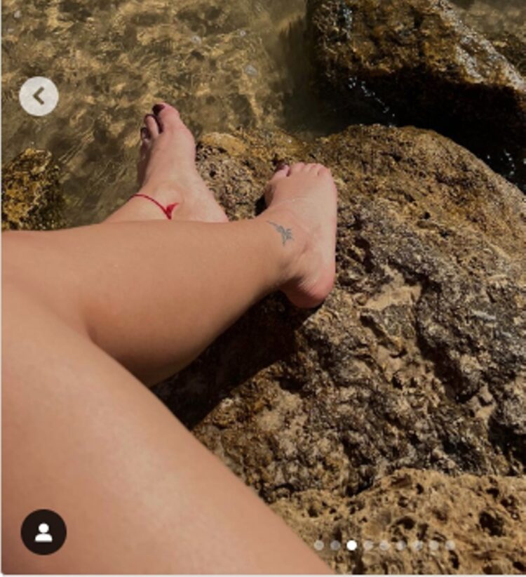 claudia martin feet 6