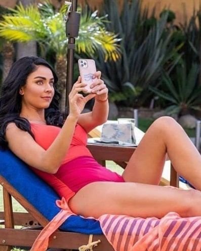 claudia martinez feet 5