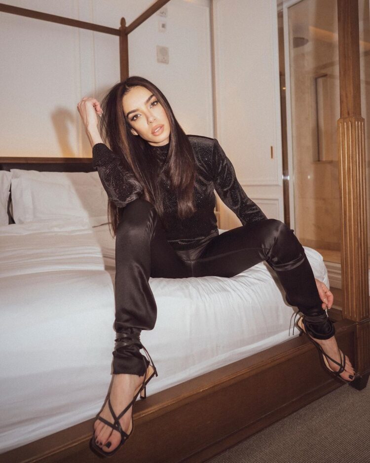 claudia salinas feet