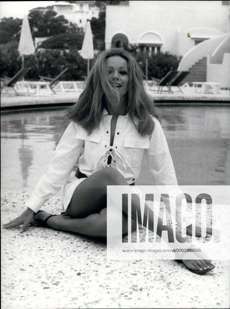 claudine auger feet 1