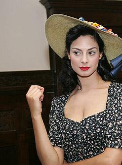 clio danae othoneou feet 3