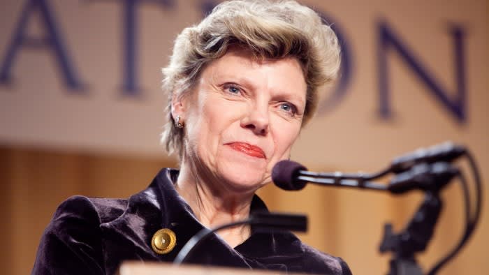 cokie roberts feet 6