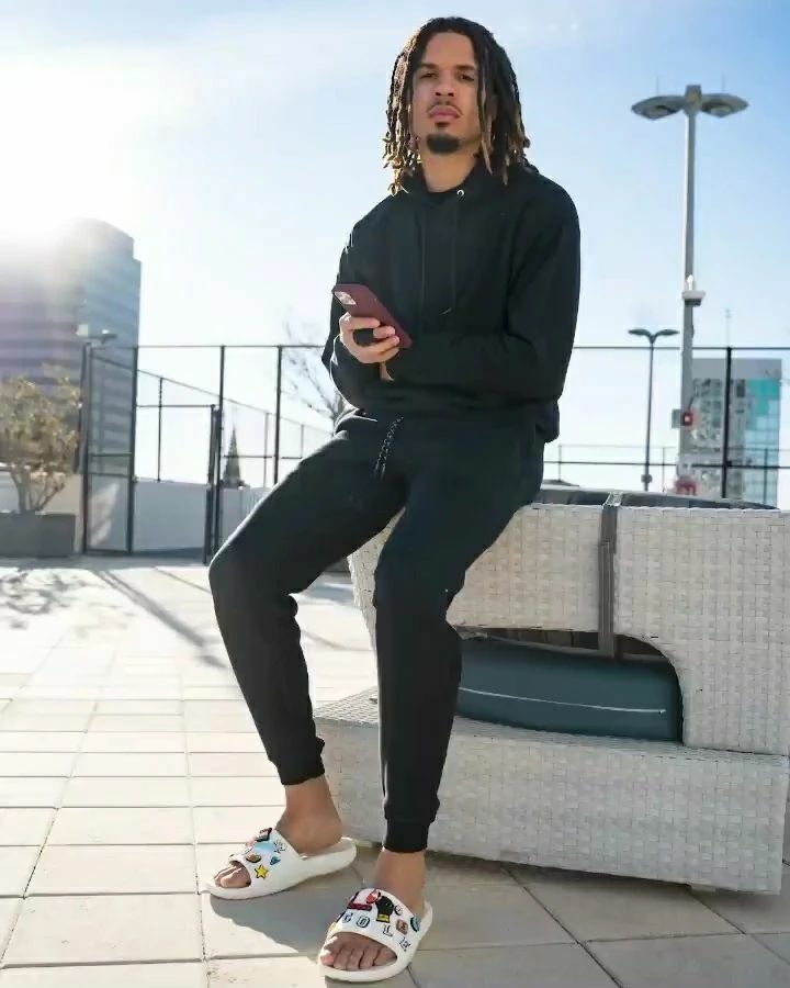 cole anthony feet 5