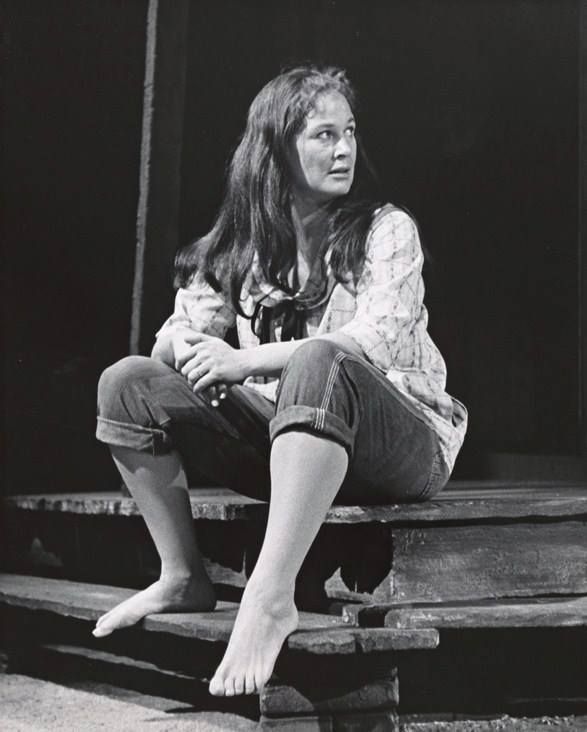 colleen dewhurst feet 6
