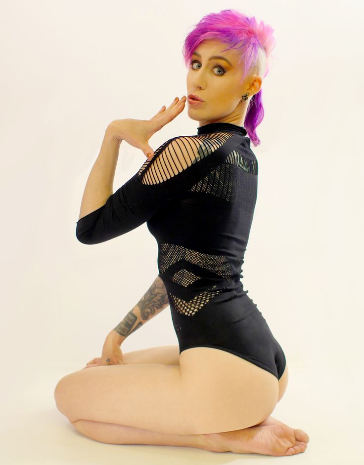 comicbookgirl19 feet 1