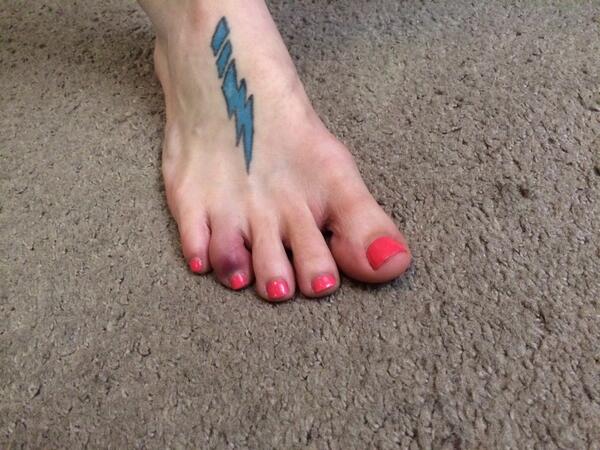 comicbookgirl19 feet 2