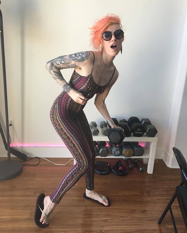 comicbookgirl19 feet