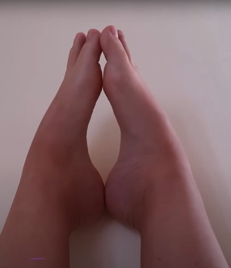 coraleen waddell feet