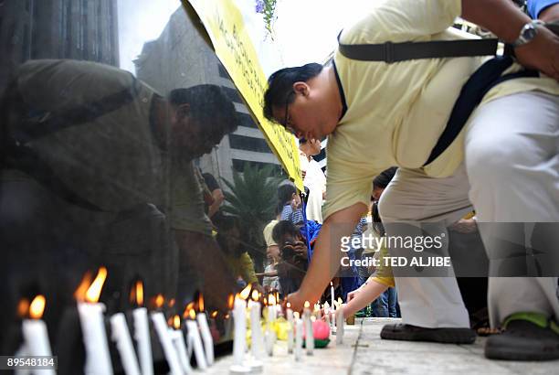 corazon aquino feet 3