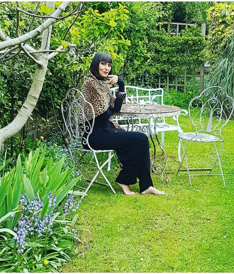 corinne drewery feet