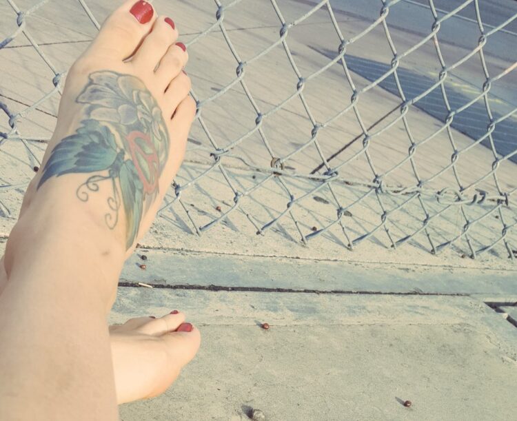 cortney palm feet