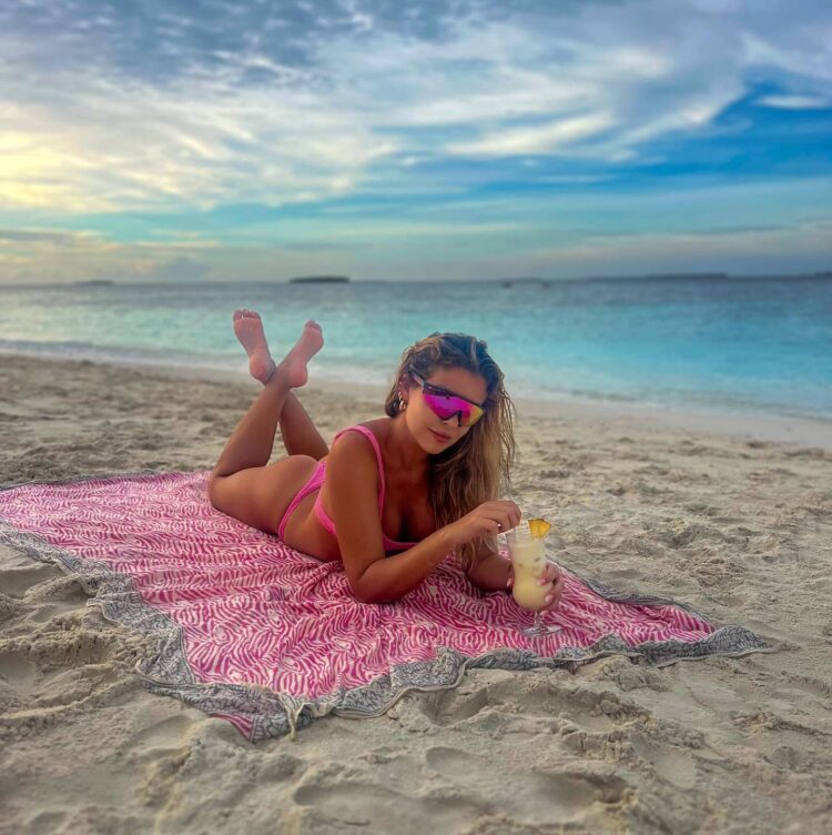 costanza caracciolo feet 4