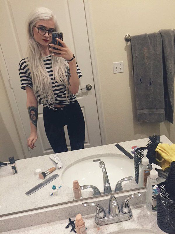 courtney dickerson feet 2