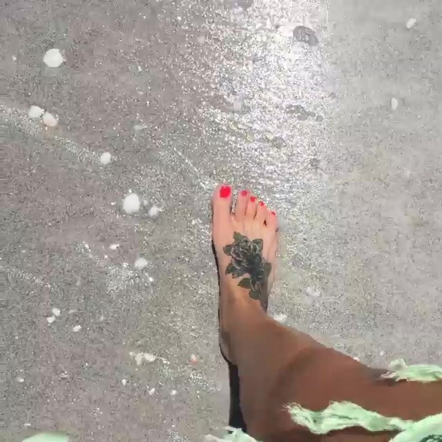 courtney enders feet 3