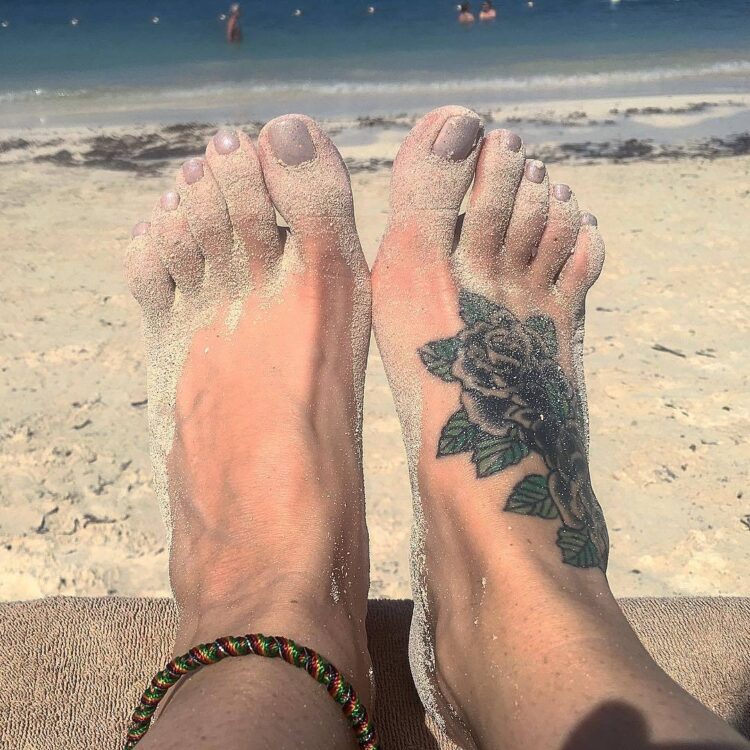 courtney enders feet