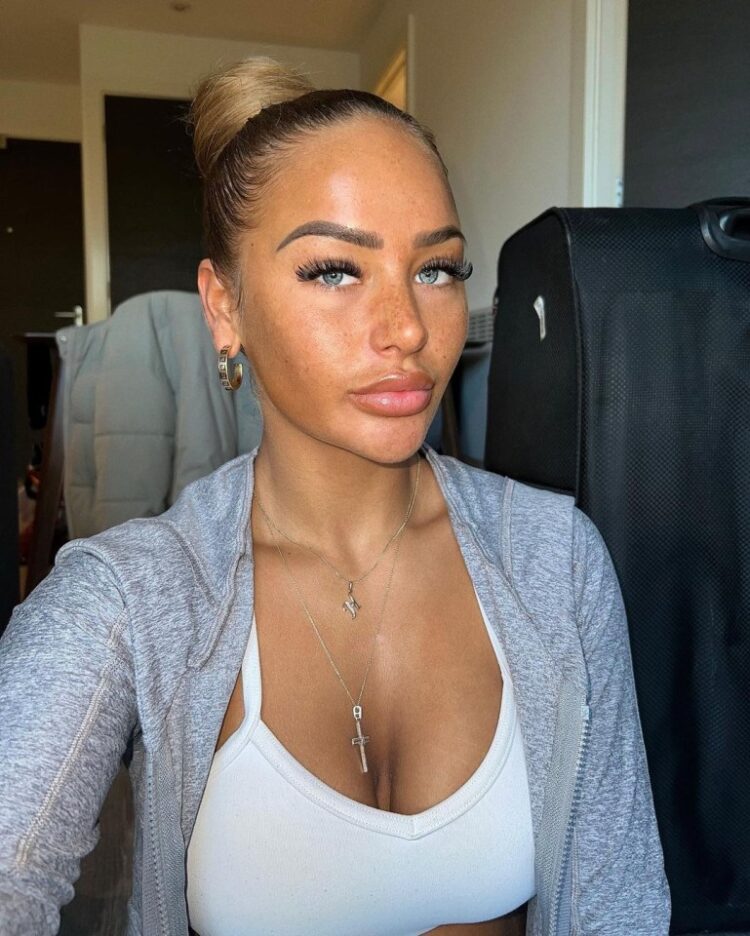 courtney hodgson feet 4