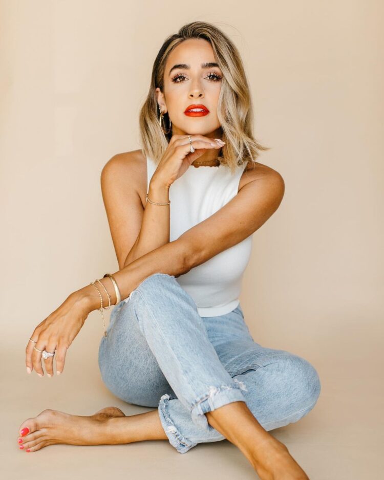 courtney shields feet 5