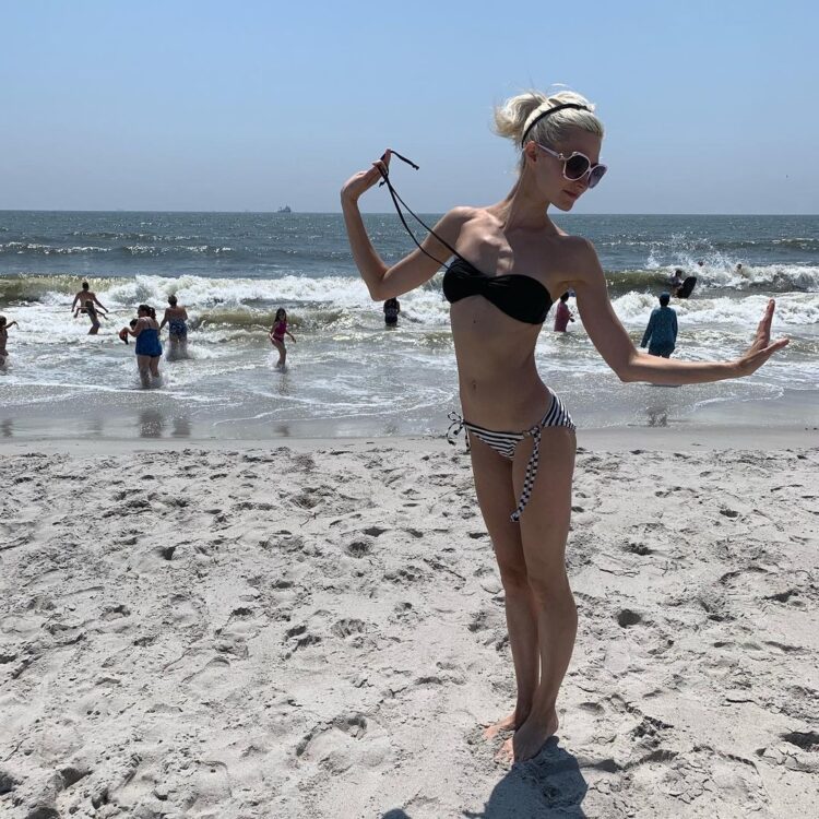 courtney yates feet 4