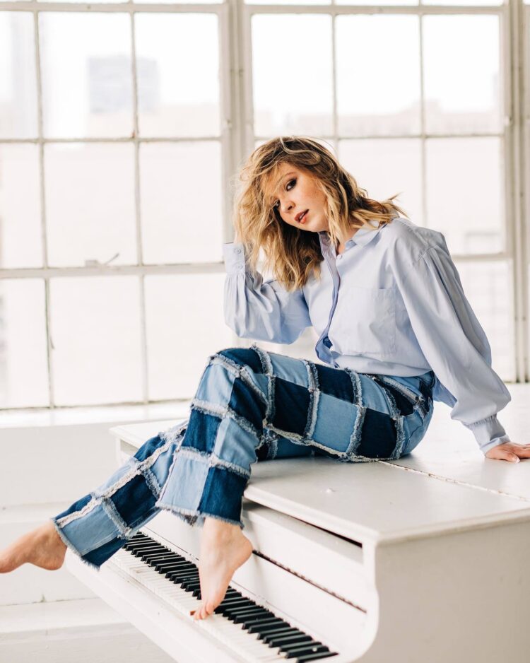 cozi zuehlsdorff feet 1