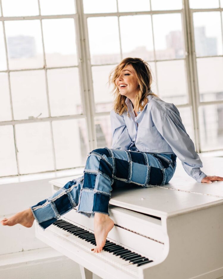 cozi zuehlsdorff feet