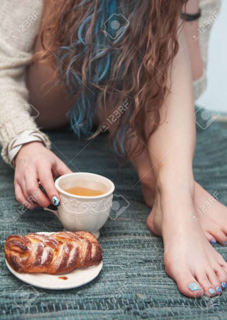 croissant woman feet 3