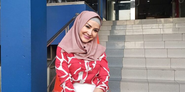 cynthiara alona feet 3