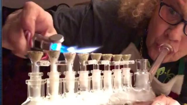 dabbing granny feet 1